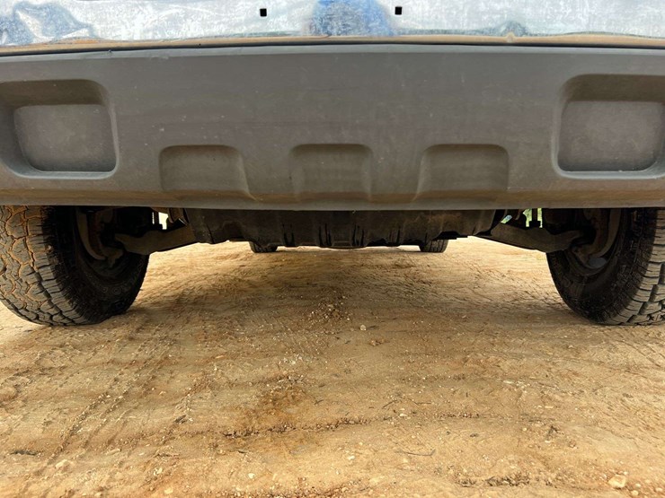 2004-chevrolet-silverado-2500-image-8