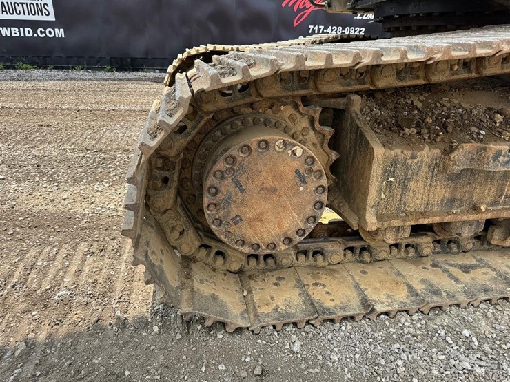 2015-hitachi-zx350lc-6n-image-12