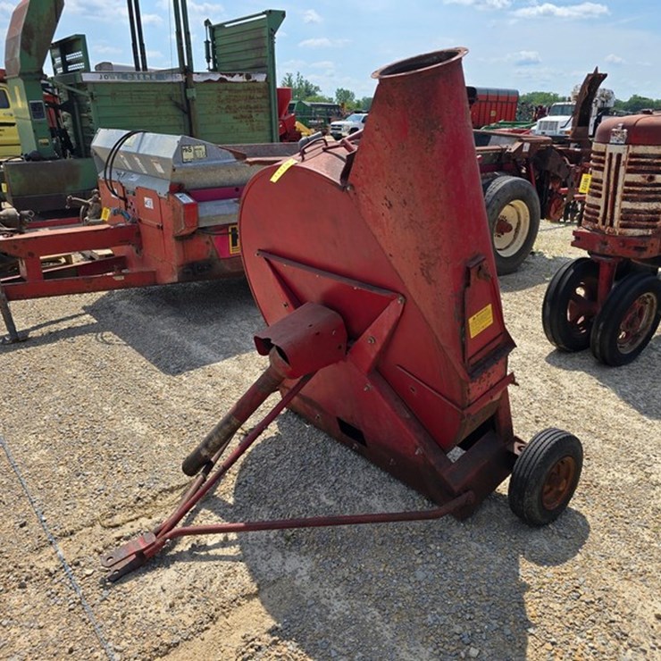 NEW HOLLAND 28