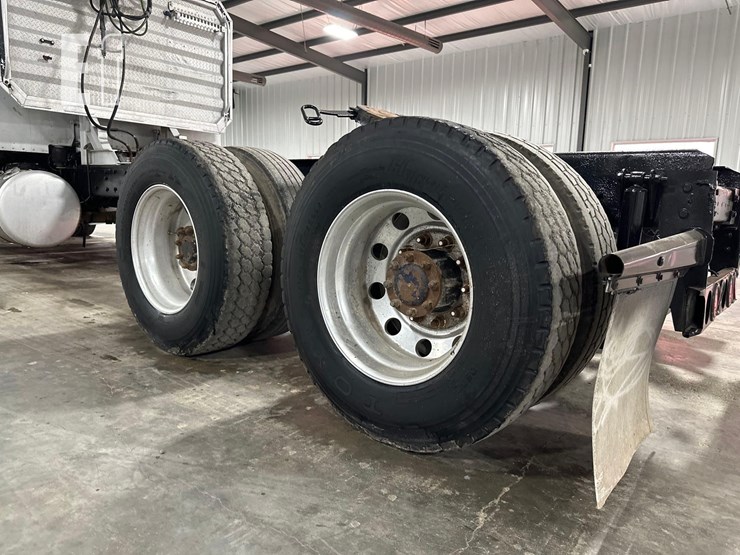 1994-peterbilt-378-image-30