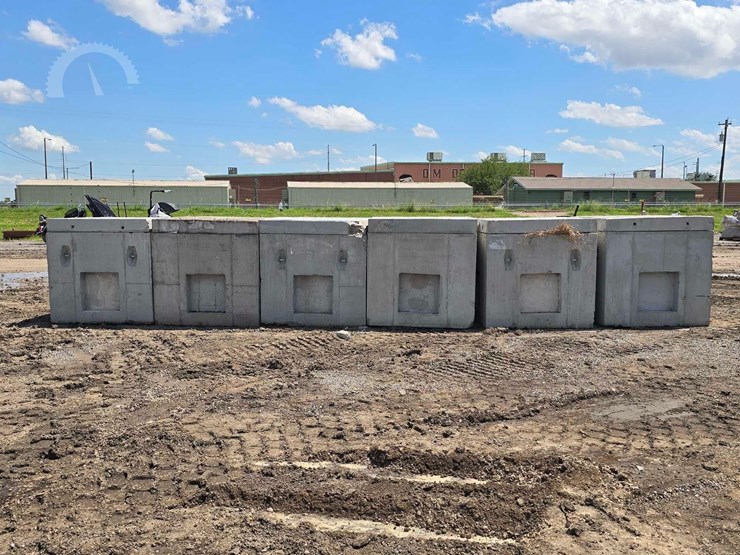 qty.-(6)-precast-concrete-utility-vaults-image-1