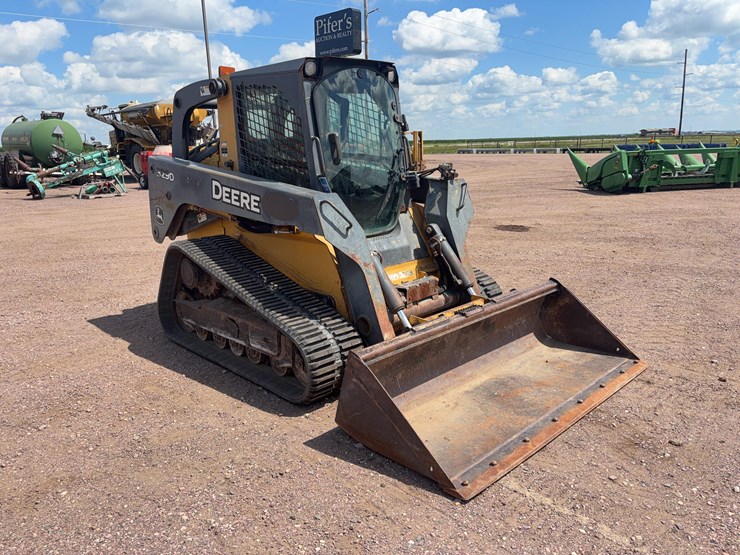 2011-john-deere-329d-image-3