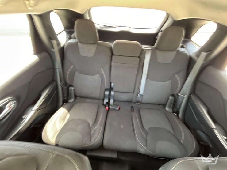 2016-jeep-cherokee-image-21
