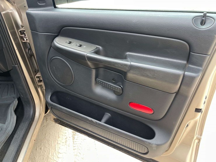 2004-dodge-ram-2500-image-17
