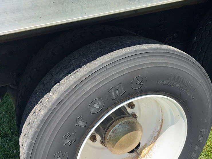 2002-freightliner-fl80-image-16