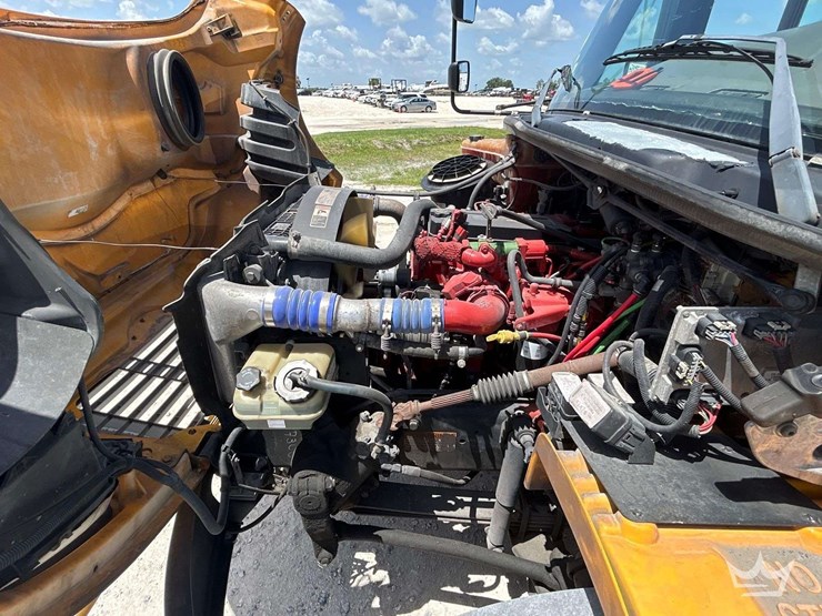 2016-freightliner-b2-image-8