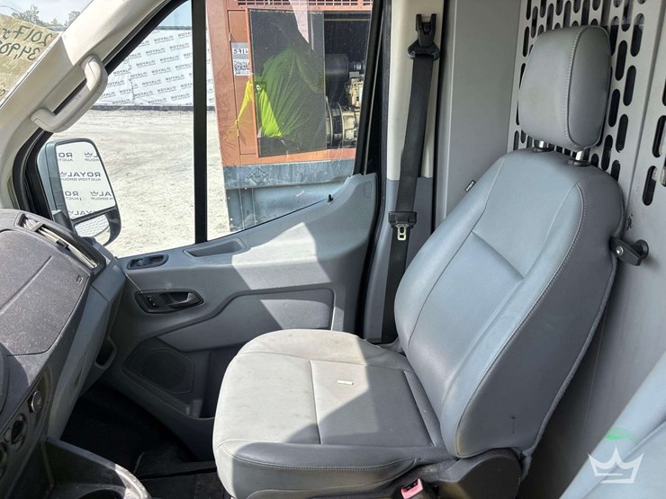 2017-ford-transit-image-30