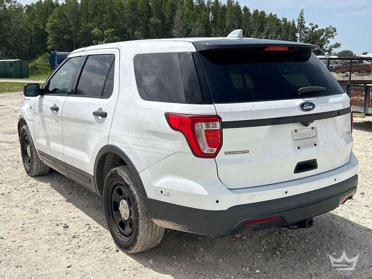 2016-ford-explorer-image-4