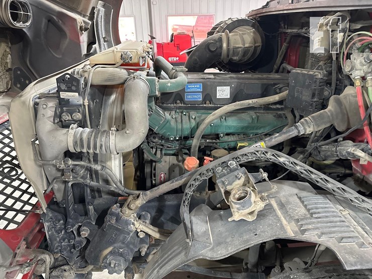 2014-volvo-6431-image-24