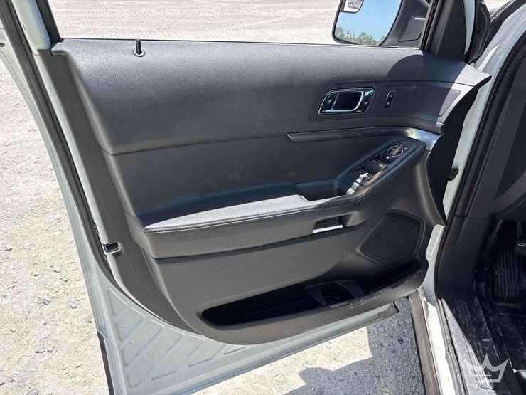2013-ford-explorer-image-11