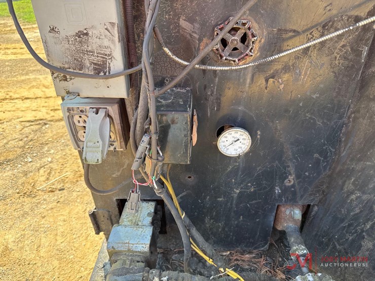 2002-garlock/cimline-trailer-crackfill-machine-image-14