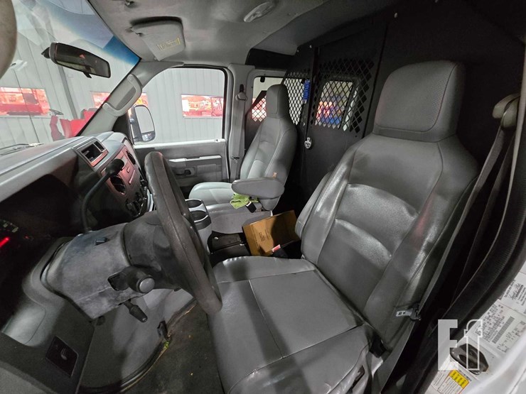 2013-ford-e250-image-9