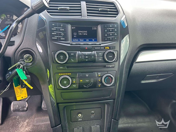 2016-ford-explorer-image-17