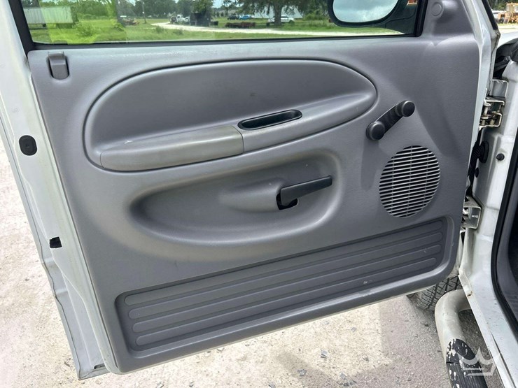 2001-dodge-ram-1500-image-12
