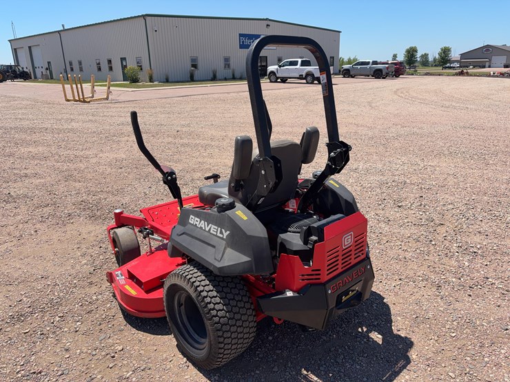 gravely-992267-zero-turn-mower-image-7