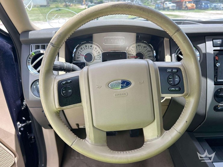 2010-ford-expedition-image-16