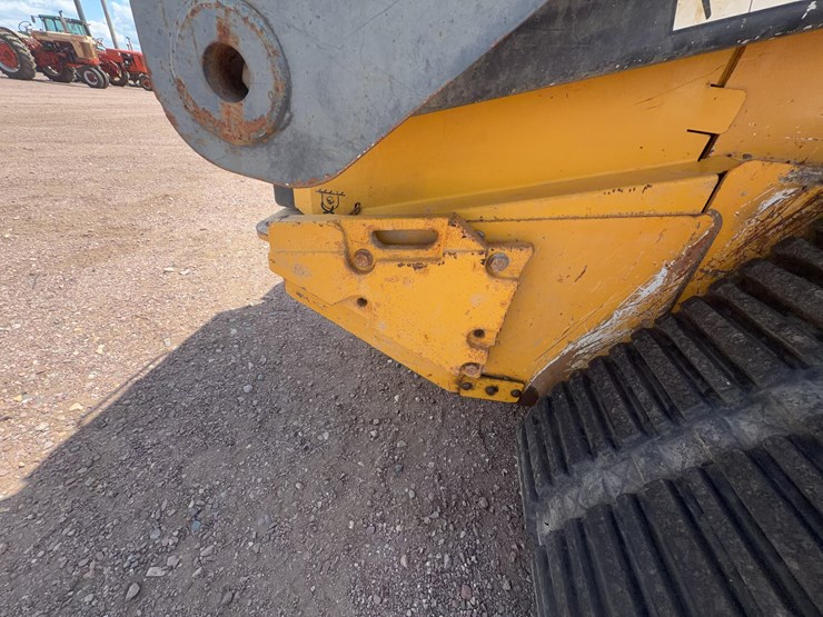 2011-john-deere-329d-image-20