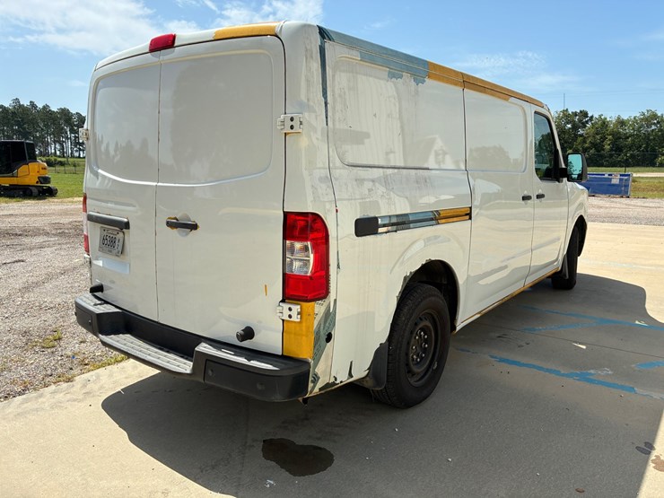 2020-nissan-nv2500-image-4