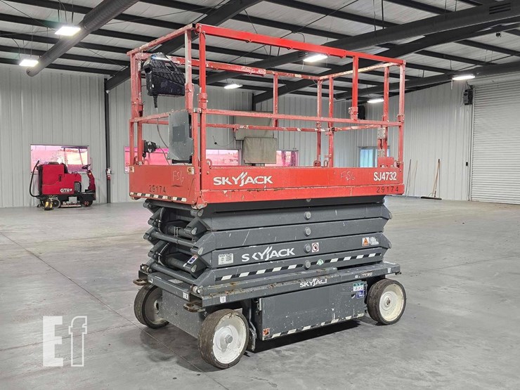 2020-skyjack-sj4732-image-1