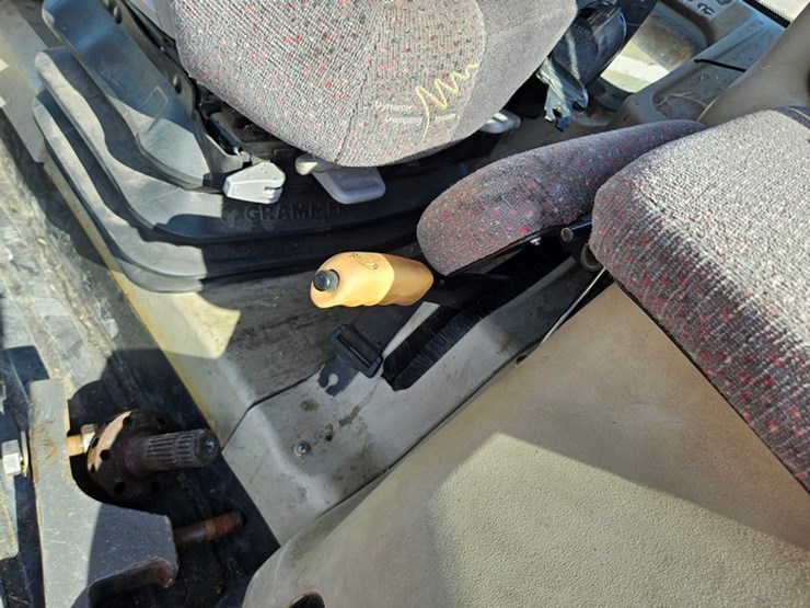 massey-ferguson-7624-image-34