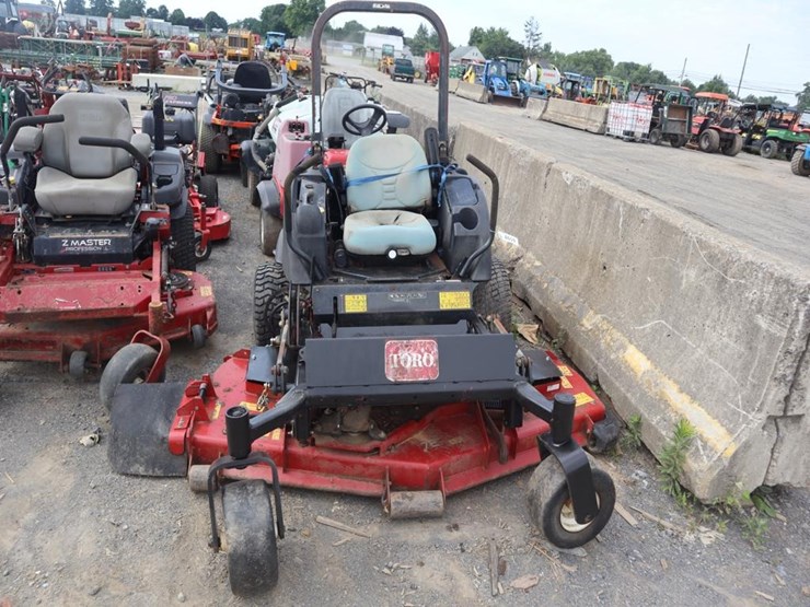 toro-groundmaster-7210-diesel-zero-turn-mower-image-3