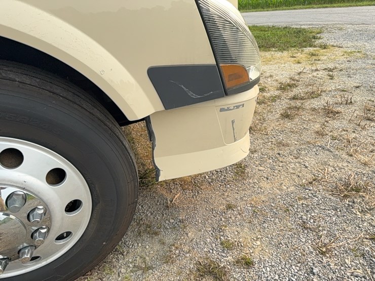 2005-volvo-semi-image-18