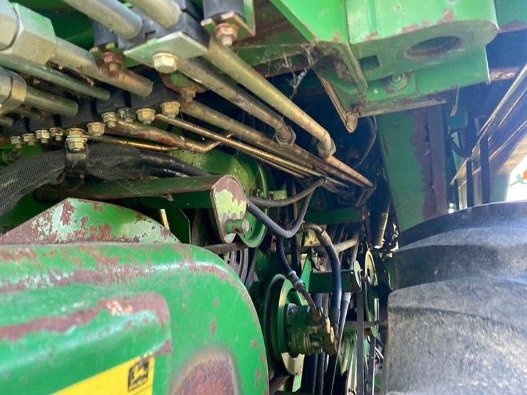 john-deere-9600-4x4-combine-image-23