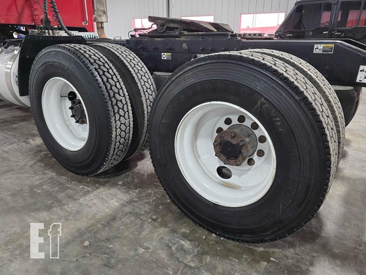 2013-peterbilt-386-image-26