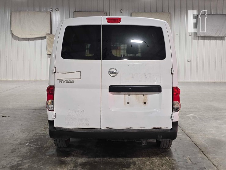 2015-nissan-nv200-image-8