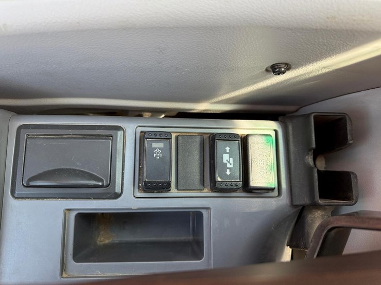 2021-hitachi-zx75us-5b-image-33