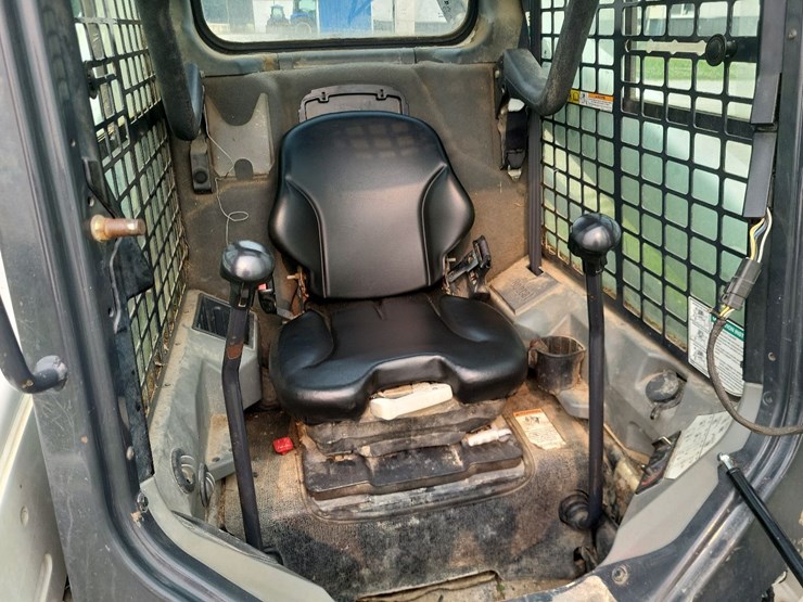 2016-bobcat-t590-skid-loader-image-33