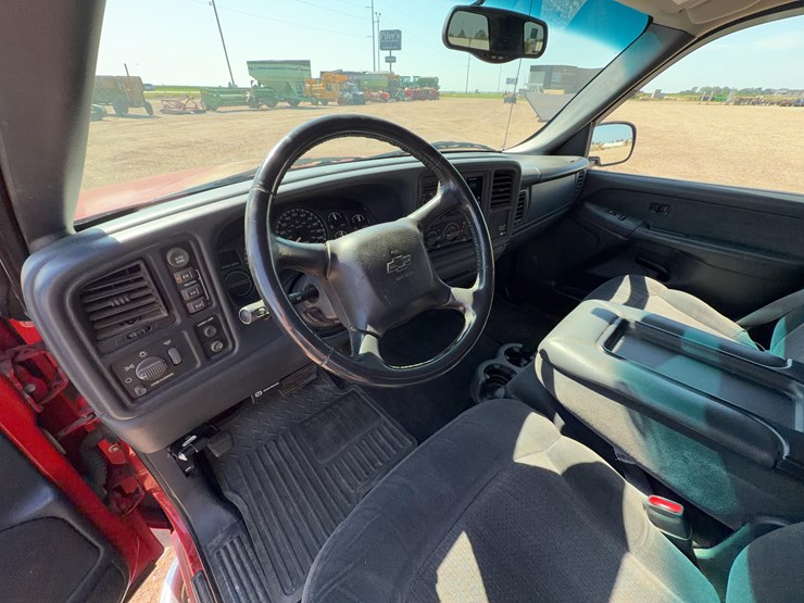 2001-chevrolet-silverado-1500-image-23