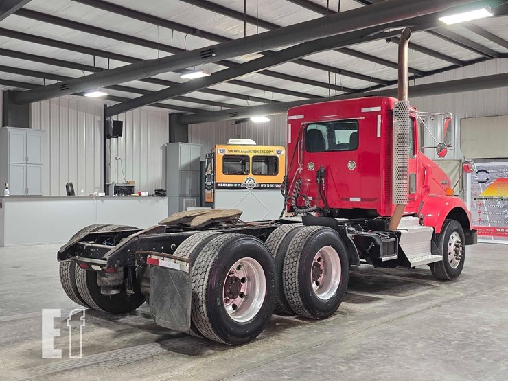2013-kenworth-t800-image-3