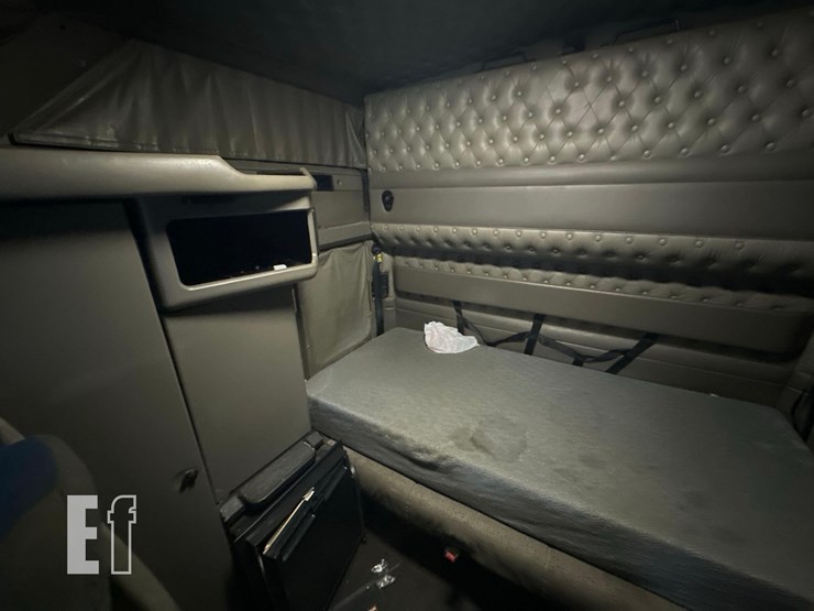 2011-kenworth-t660-image-25