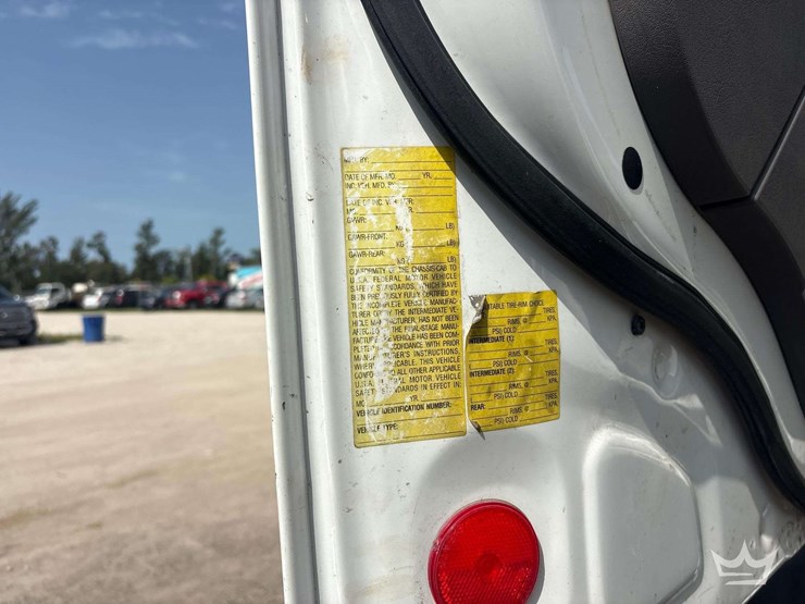 2014-freightliner-114sd-image-22