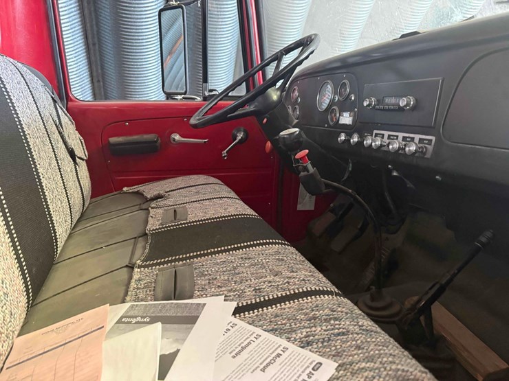 1973-international-1600-grain-truck-image-3