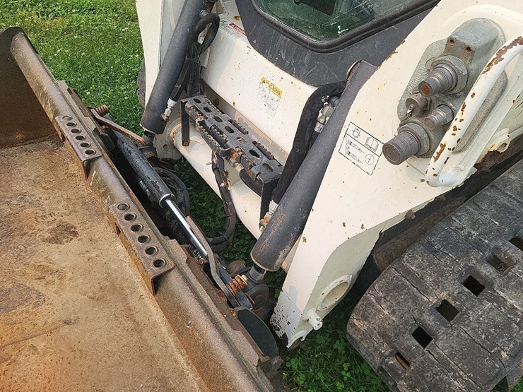 2016-bobcat-t590-skid-loader-image-10