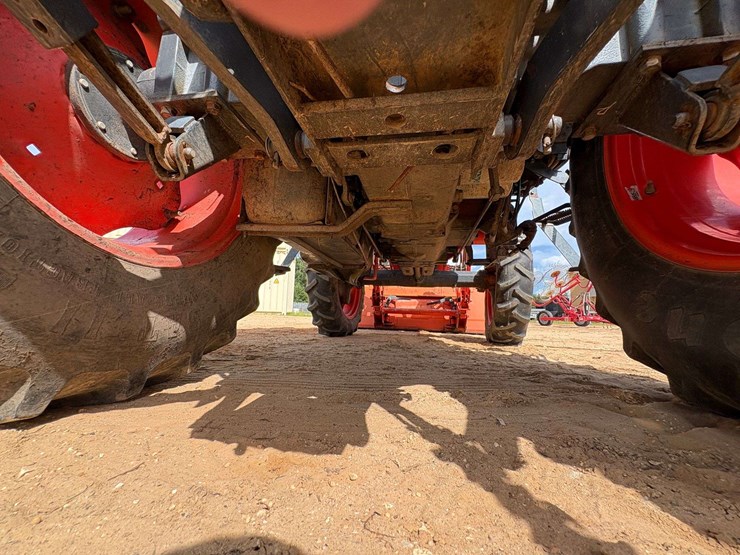 2014-kubota-m6060-image-30