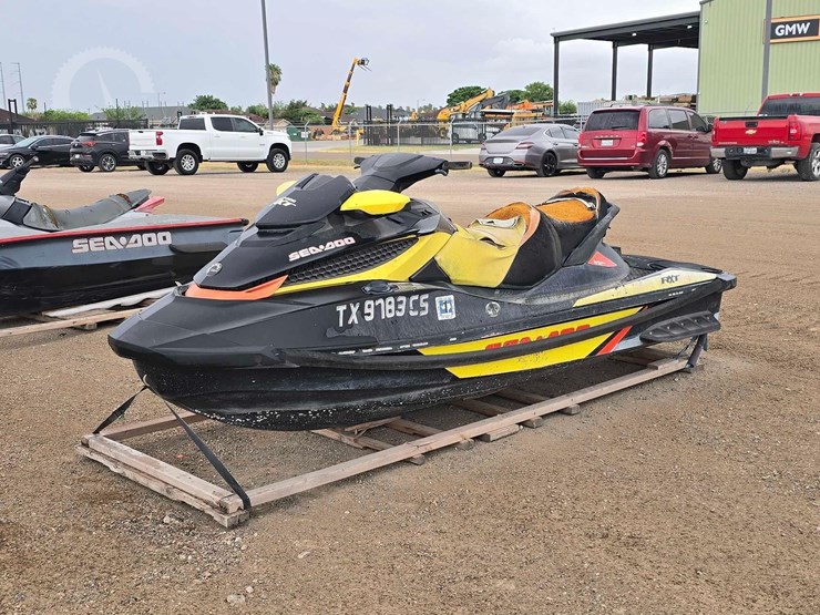 2015-sea-doo-rxt-jet-ski-image-1