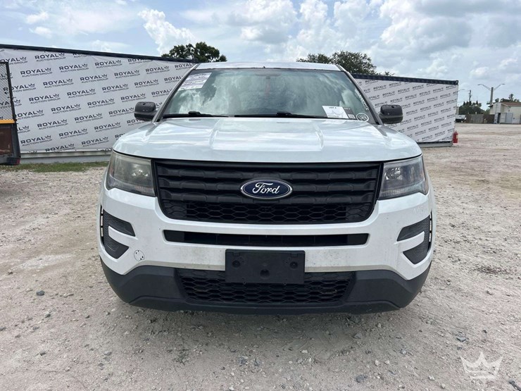 2016-ford-explorer-image-21