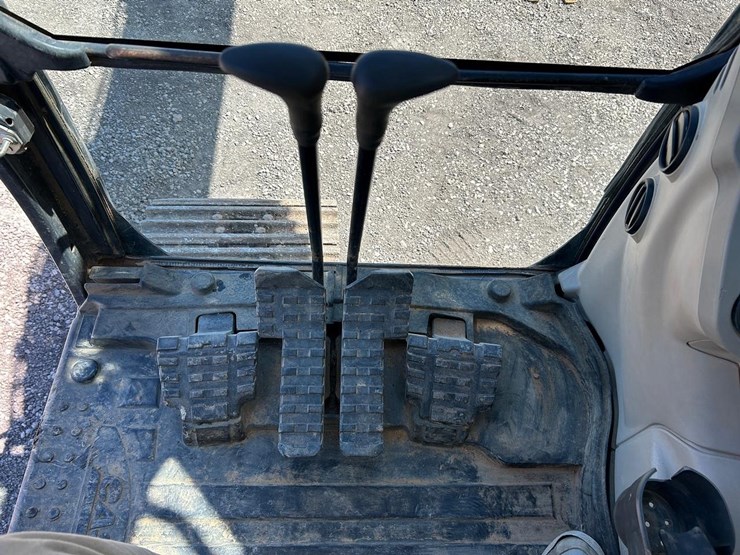 2016-case-cx160d-image-27