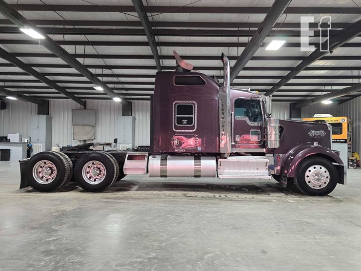 2009-kenworth-w900-image-6