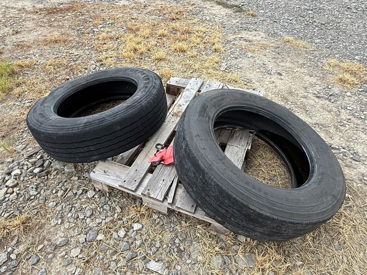 #42818-•-lot-of-(2)-firestone-255/70r22.5-tires-inv#-42818-image-3