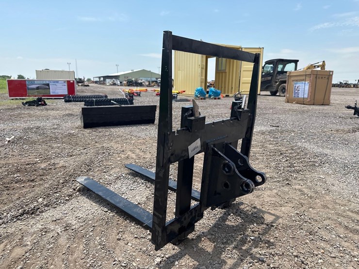 2026-future-crawler-excavator-forks-image-4