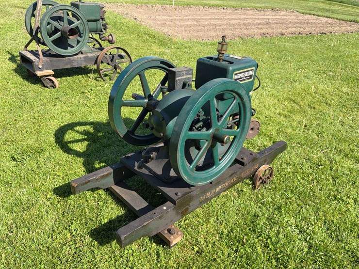 mccormick-deering-1-1/2-hp-engine-image-2