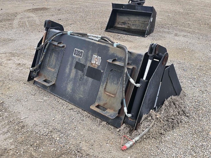2024-giyi-skid-steer-4-in-1-bucket-image-3