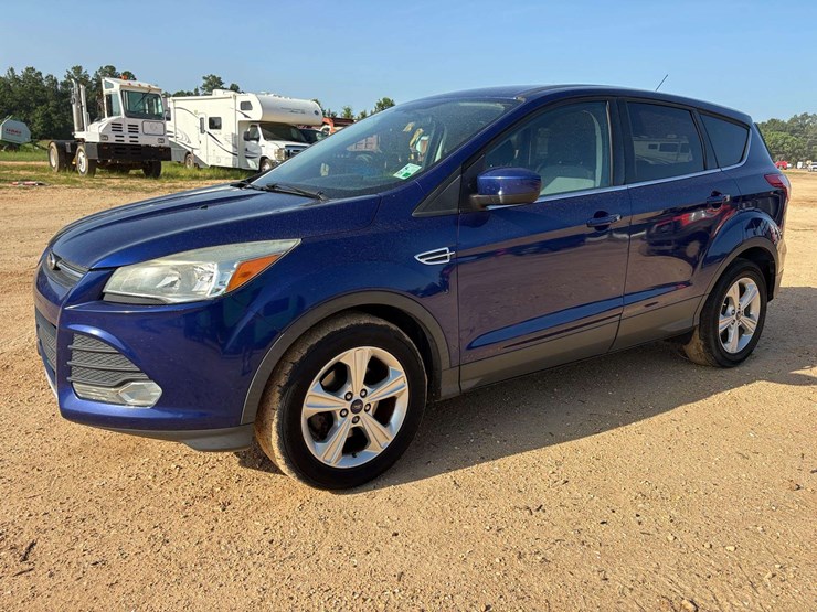 2015-ford-escape-se-image-1