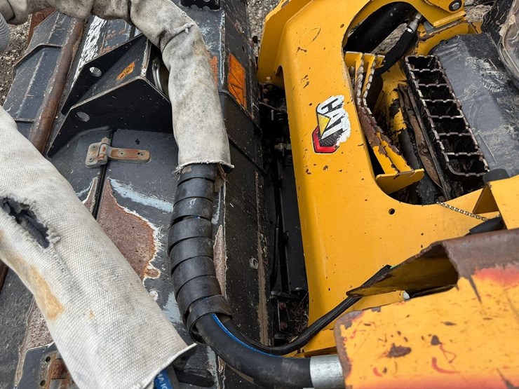 2020-caterpillar-299d3-xe-image-12
