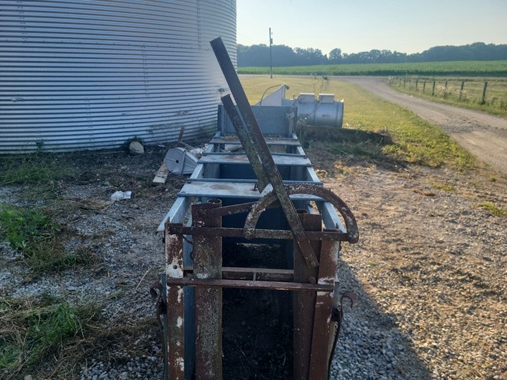 goat/sheep-galvanized-head-chute-w/floor-and-roll-up-rear-gate-image-16
