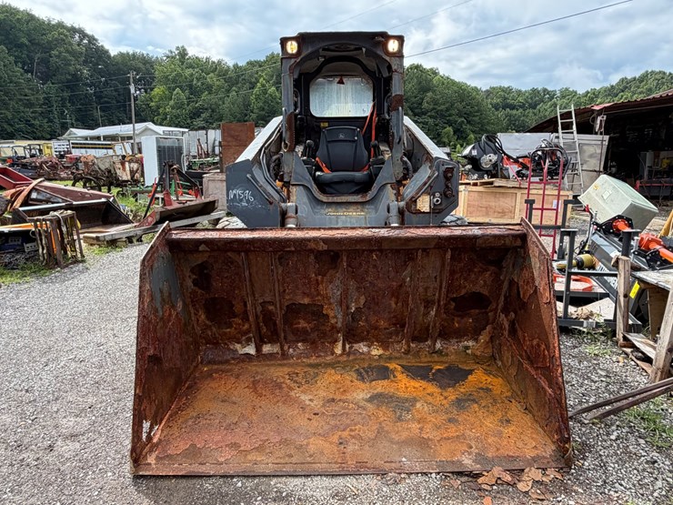2021-deere-330g-image-12